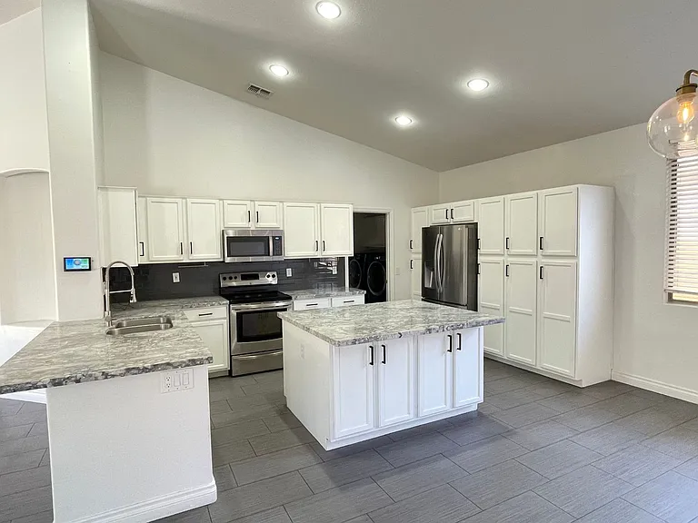 2670 E Hulet Dr — Photo 14