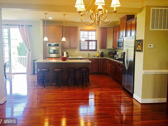 4th image of 135 Anthem Ave