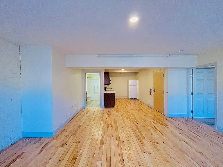 191 College St #303 — Photo 12
