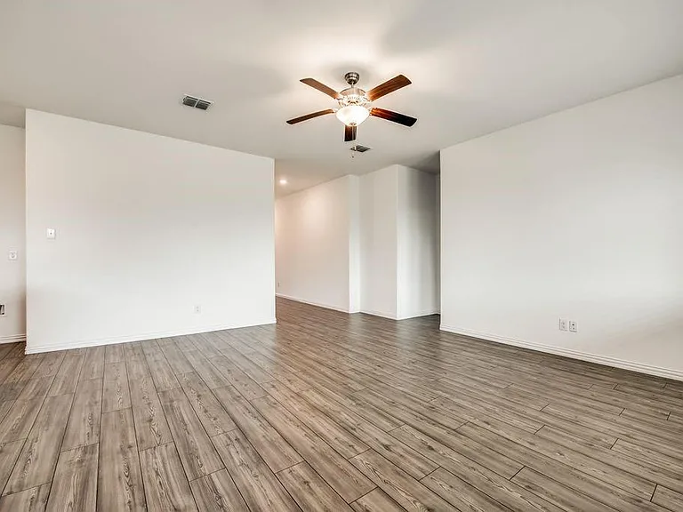 5836 Priory Dr — Photo 8
