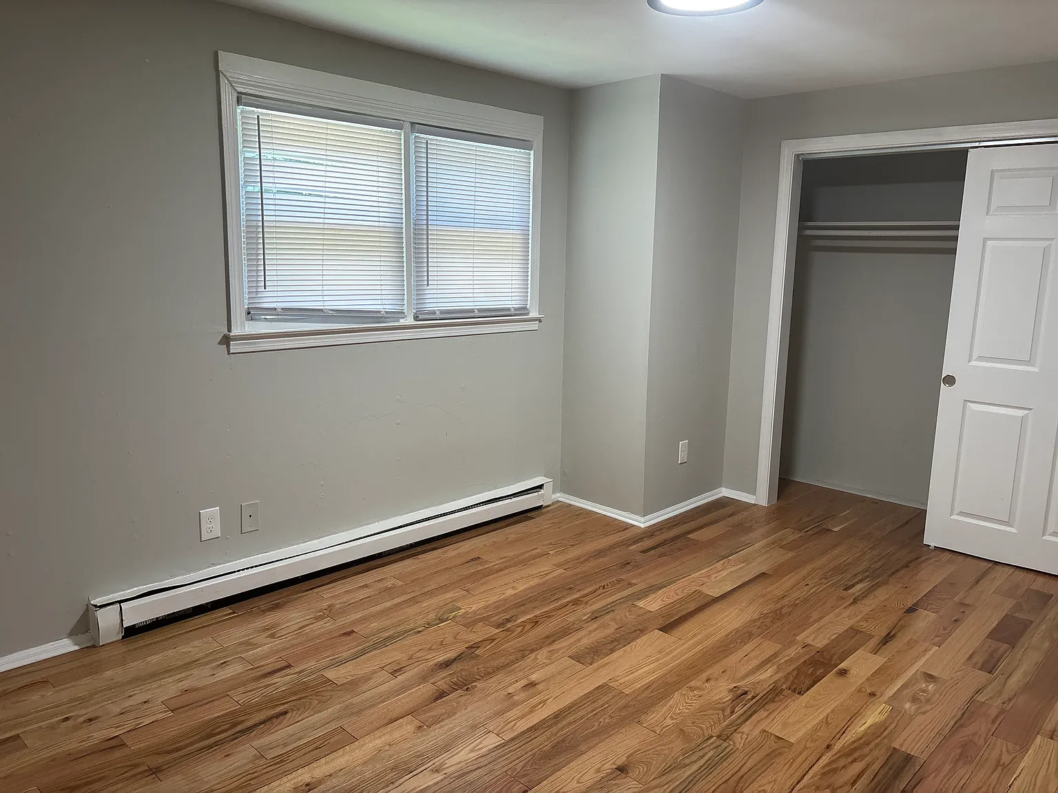 3 bed, 890 sqft, $2,200 — Photo 2