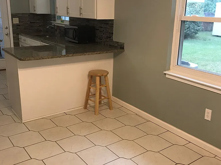 912 Spruce Ct — Photo 9