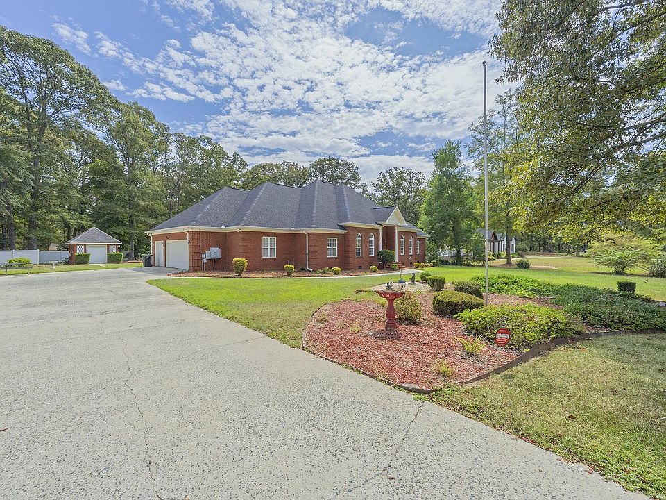 1st image of 127 S Live Oak Ct