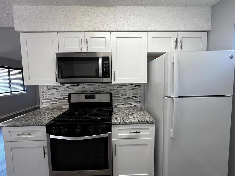 7506 Chelsea Moor #B — Photo 13