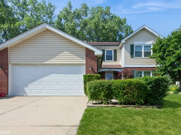 145 Rumsey Pl, Westmont, IL 60559