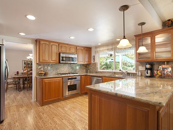 5th image of 328 Granite Cir