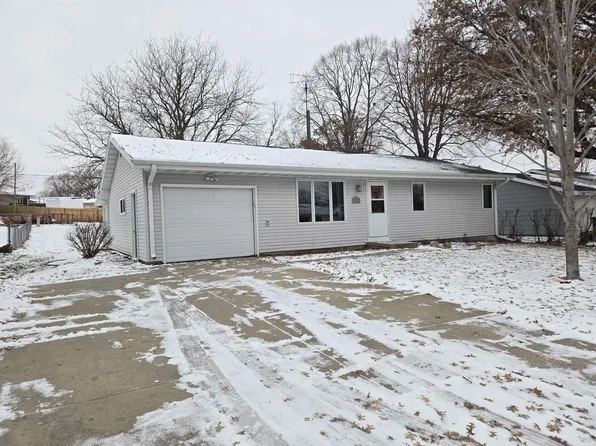 102 Cottage Dr, Norfolk, NE 68701