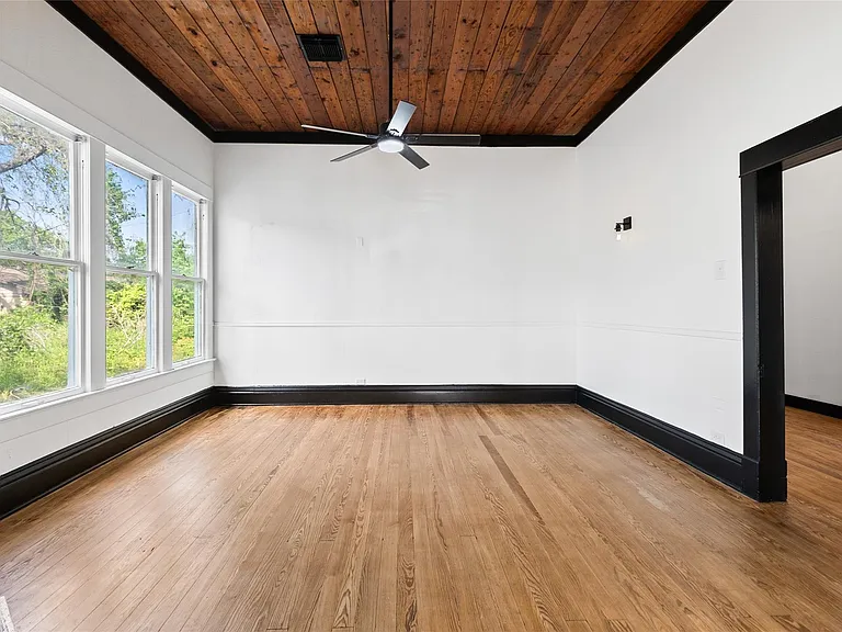 327 S Robb St — Photo 5