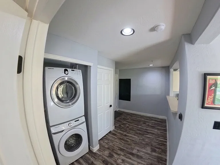 Entry way with laundry