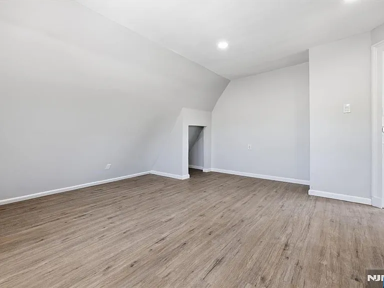 90 Dewitt Pl — Photo 12