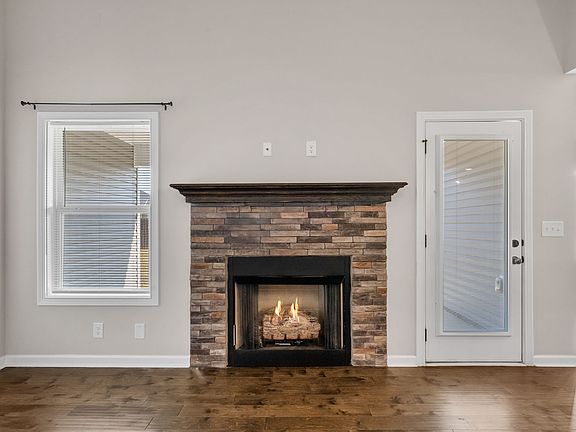 5th image of 805 Waldon Ct