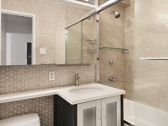 5th image of 7 E 14th St APT 912