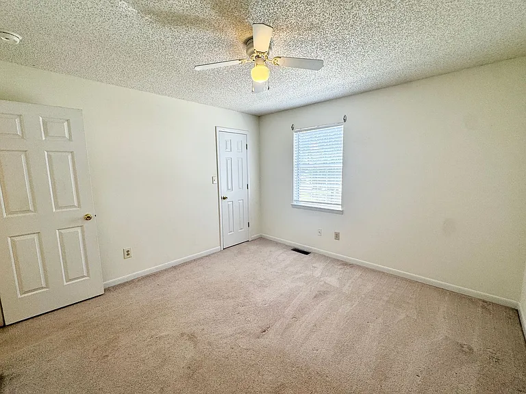 1100 Pine St #B — Photo 8