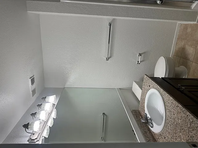 Augusta Court Apartments — Photo 41