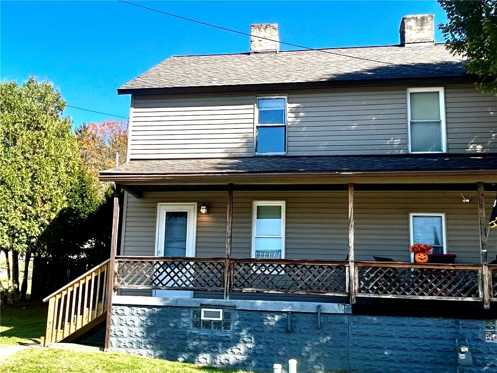 145 Grant St photo 1