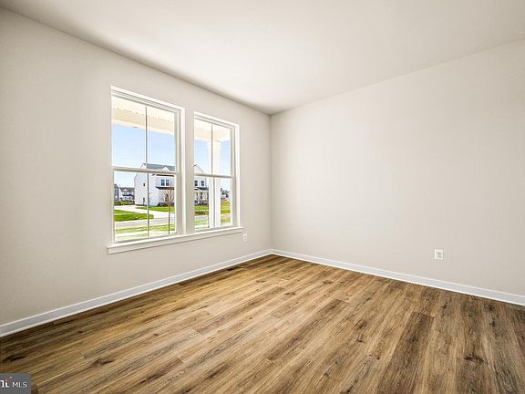 4th image of 340 Appleford Cir