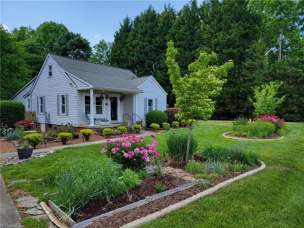 2911 Pleasant Ridge Rd, Summerfield, NC 27358