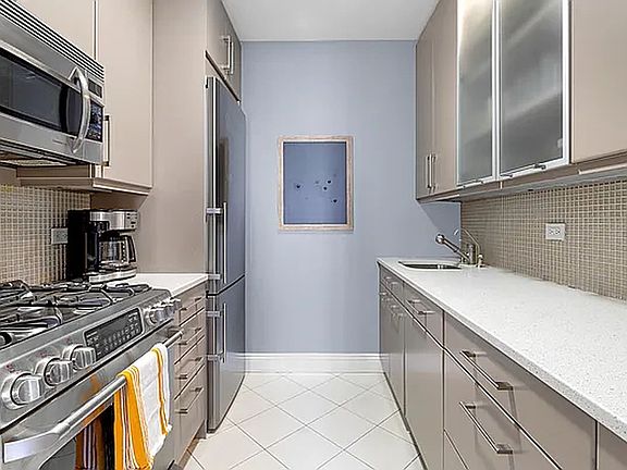 4th image of 400 E 90th St APT 3G