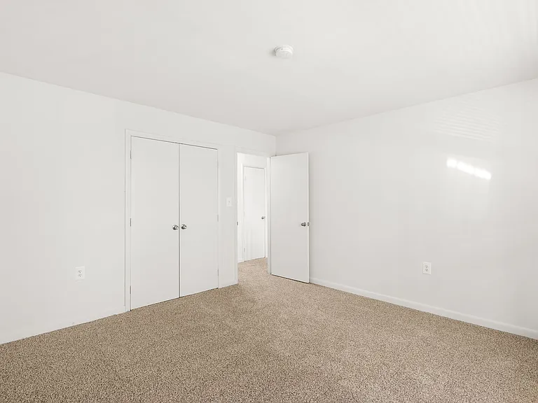 Lake Falls Apartments — Photo 16