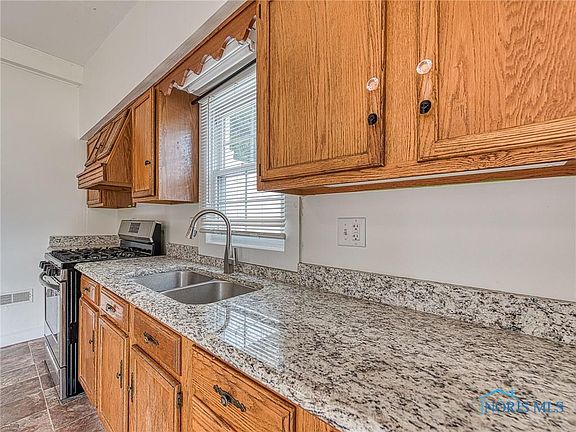3rd image of 2862 115th St