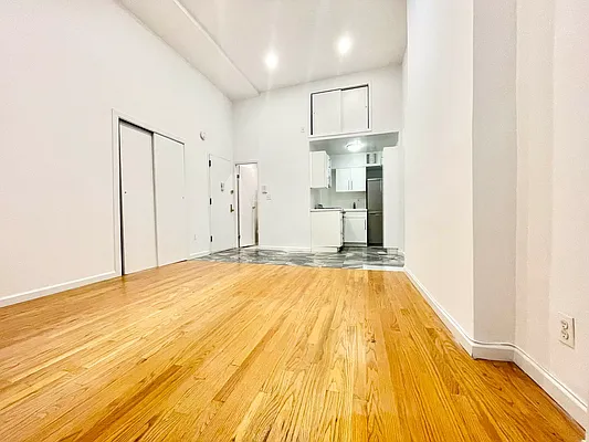 Rented by HOLTON REAL ESTATE INC. | media 11