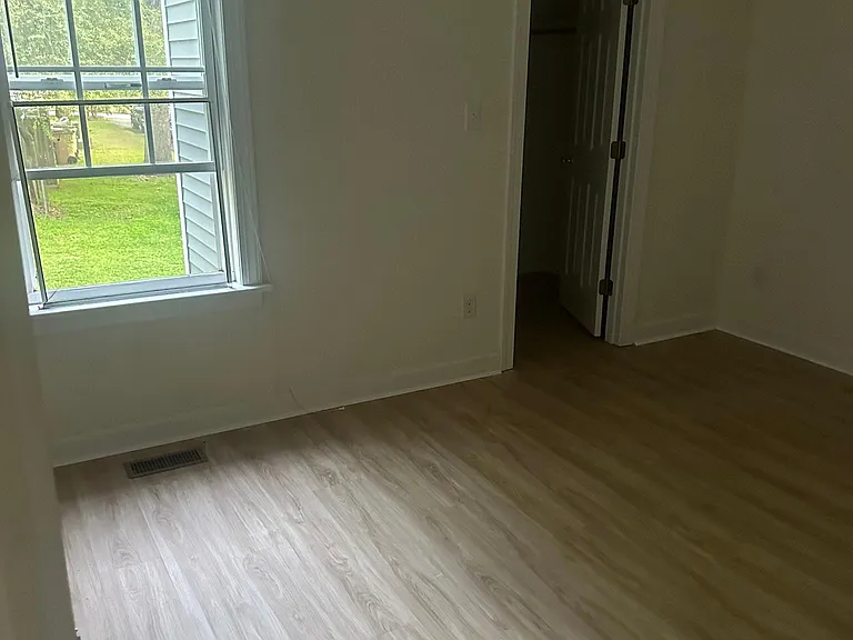 2313 Hinton St — Photo 7