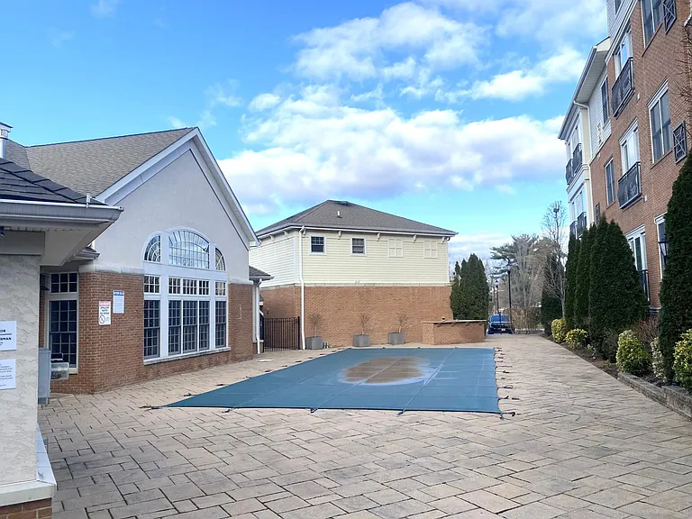 2307 The Plz #2307 — Photo 2