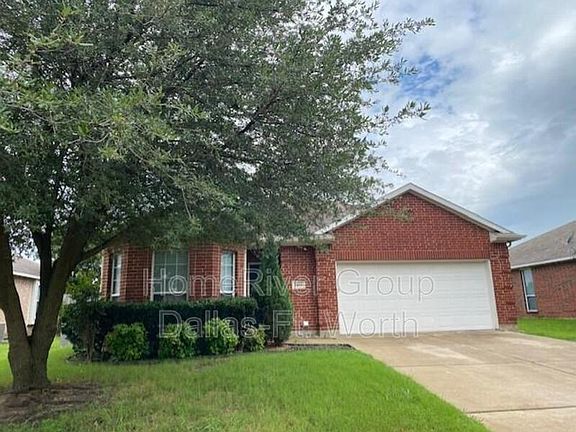 3rd image of 1109 Sweetwater Dr