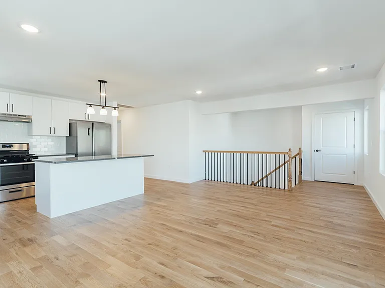 746 Seaport Dr #2 — Photo 7