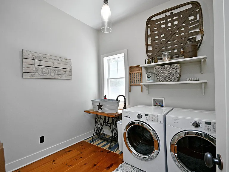 101 N Henderson Rd — Photo 8