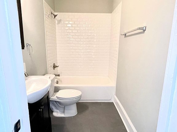 Bathroom w/ Tub-Shower