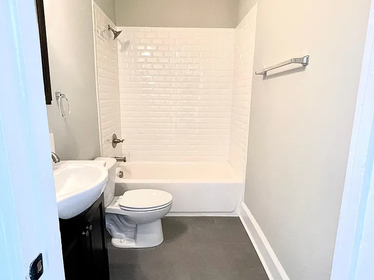 Bathroom w/ Tub-Shower