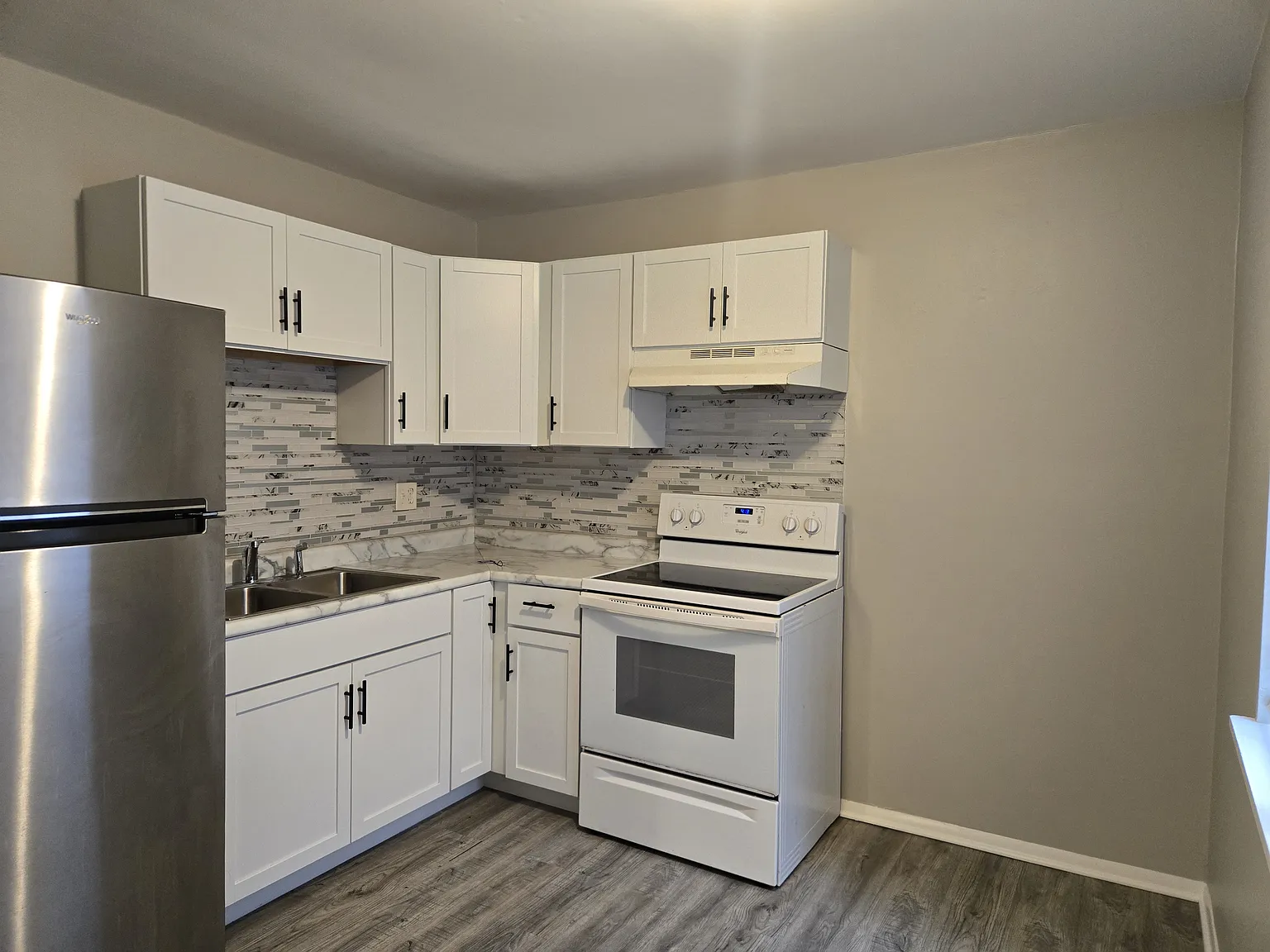 2 bed, 876 sqft, $1,700 — Photo 3