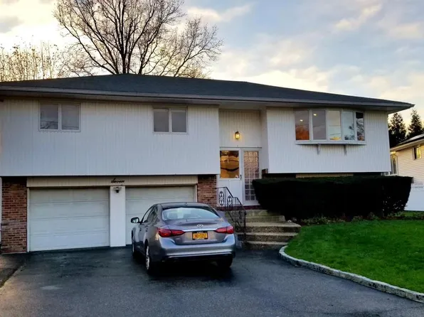 7 Motor Ln, Old Bethpage, NY 11804