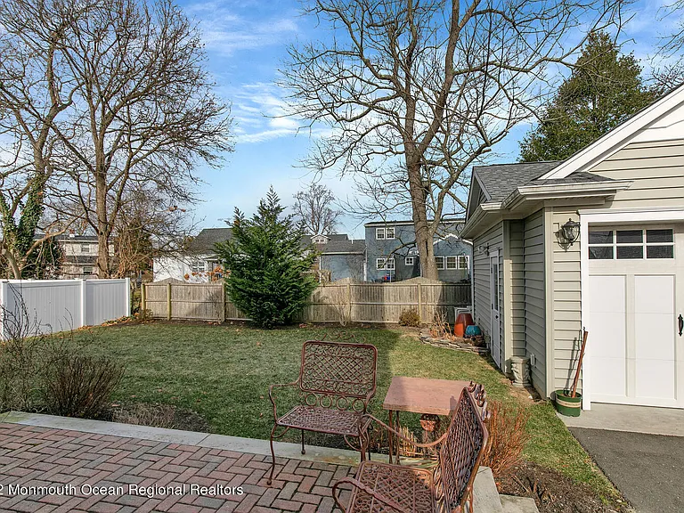 812 Claridge Dr — Photo 25
