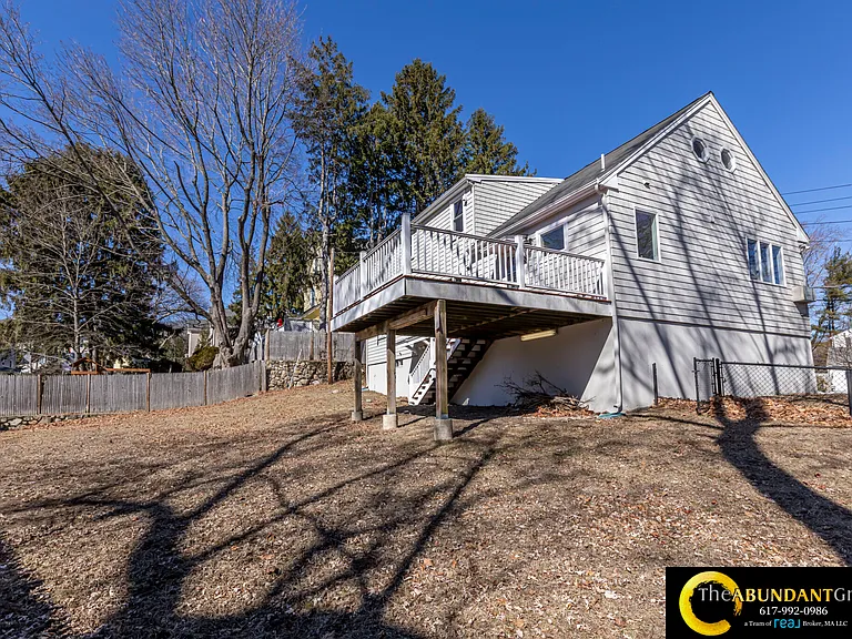 270 Cross St — Photo 2