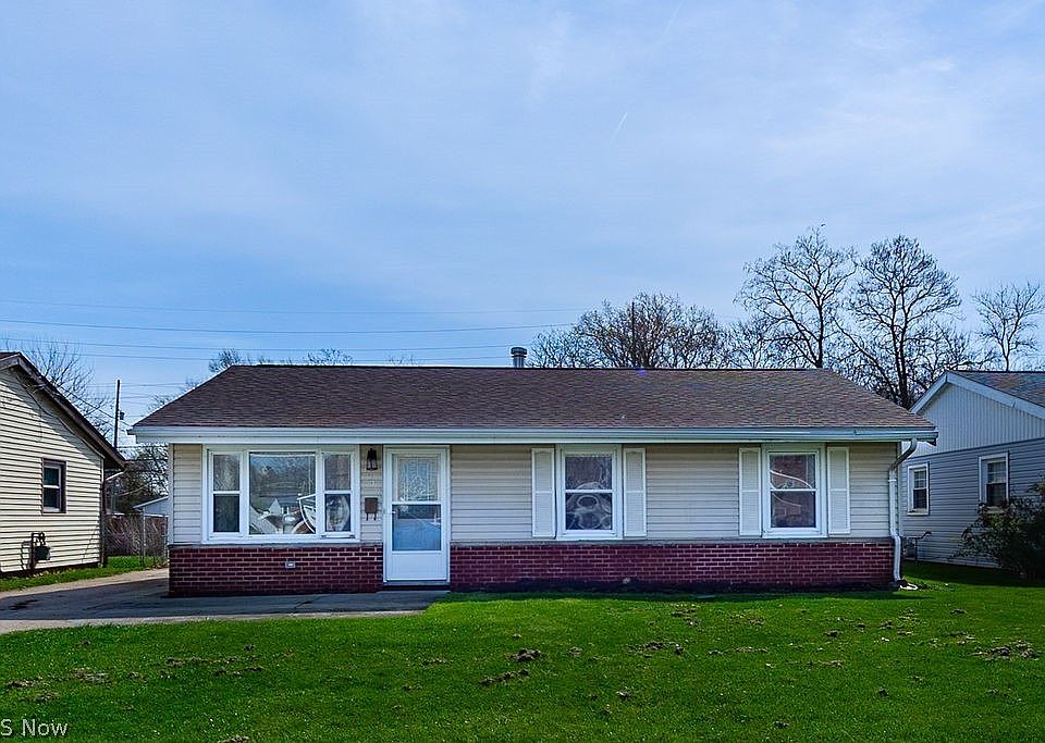 1st image of 1310 E Larchmont Dr