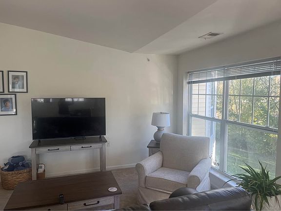 2nd image of 19 Kempton Pl APT 9