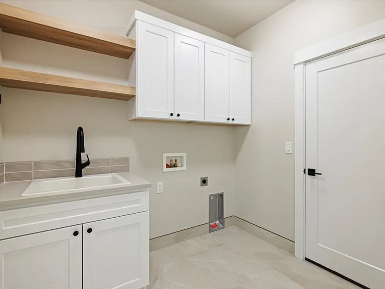 2326 Siena Ave — Photo 17