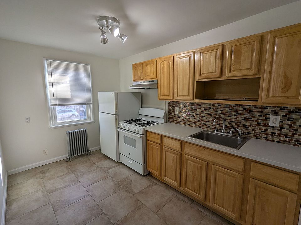 1st image of 334 E Essex Ave Floor 1