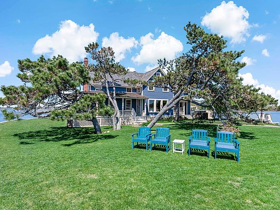 14th image of this home