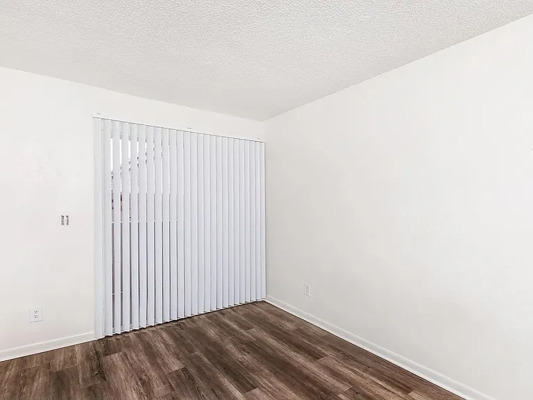 Crystal Pointe — Photo 34
