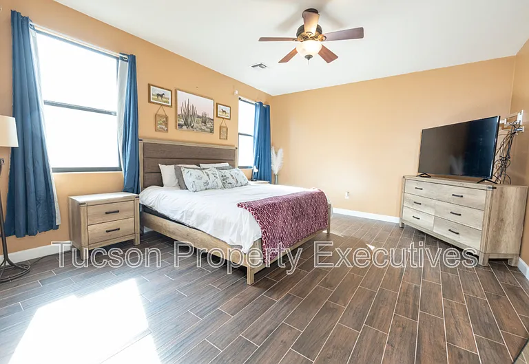 123 E Castlefield Cir — Photo 21