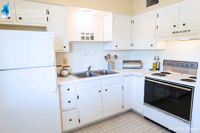 5901 E Fairmount St #B — Photo 3