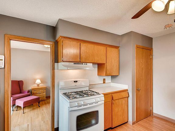 5th image of 691 36 1/2 Ave NE