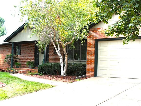 2nd image of 110 S Bradley Dr