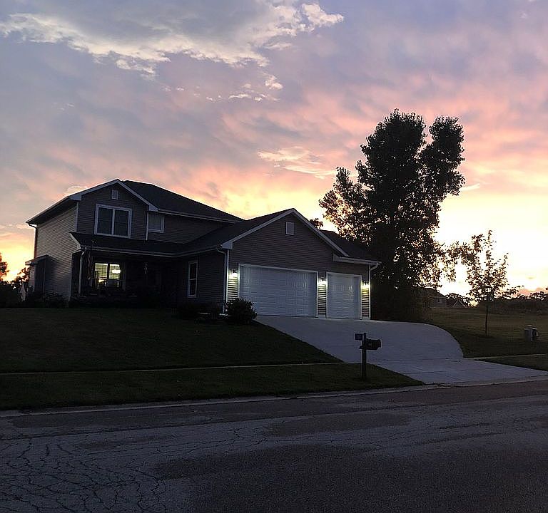 2nd image of 701 Grove Trl