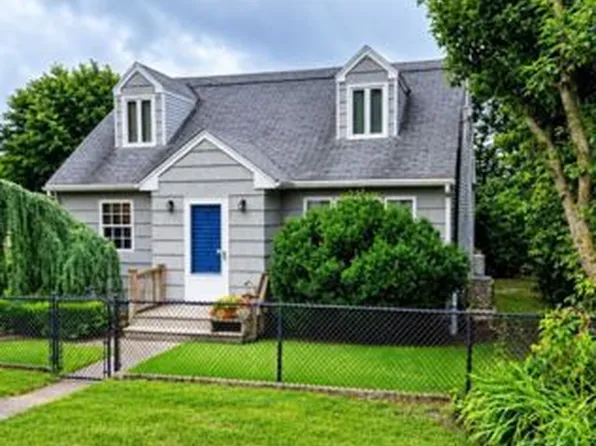 48 Rosemont Ave, Farmingville, NY 11738