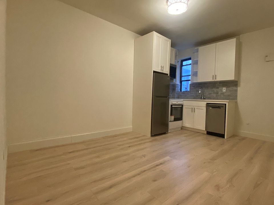 1st image of 315 W 54th St APT 14