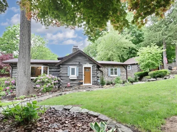 5 Longview Ln, Ringwood Boro, NJ 07456